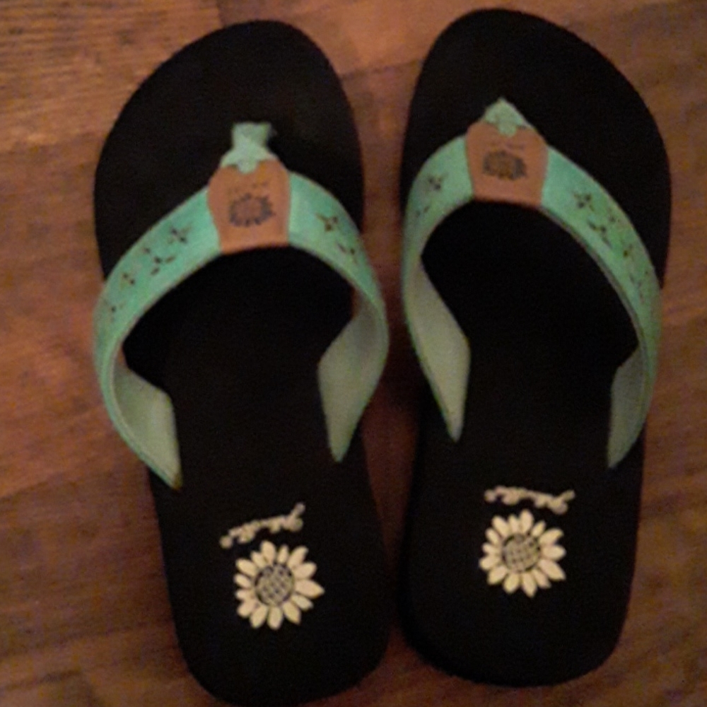 Yellow Box Flip Flops - Picture 3 of 3